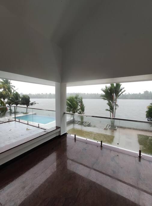 Riveria Portico - River Side 6 Bedroom Private Pool Bungalow North Paravur Extérieur photo