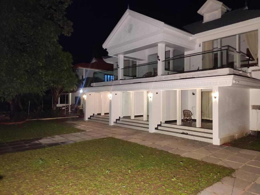 Riveria Portico - River Side 6 Bedroom Private Pool Bungalow North Paravur Extérieur photo