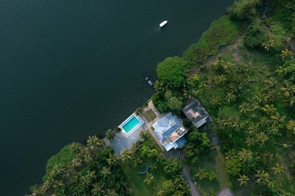 Riveria Portico - River Side 6 Bedroom Private Pool Bungalow North Paravur Extérieur photo