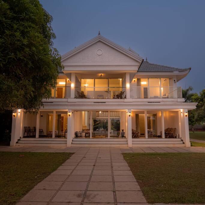 Riveria Portico - River Side 6 Bedroom Private Pool Bungalow North Paravur Extérieur photo