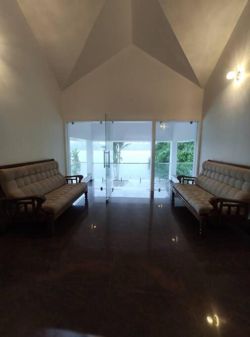 Riveria Portico - River Side 6 Bedroom Private Pool Bungalow North Paravur Extérieur photo