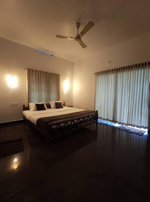 Riveria Portico - River Side 6 Bedroom Private Pool Bungalow North Paravur Extérieur photo